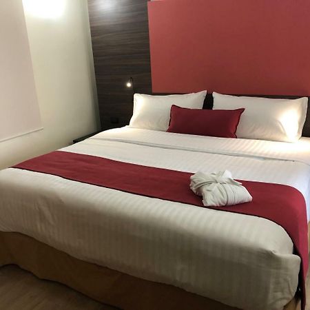 MC Suites Città del Messico Esterno foto A bed in a hotel room