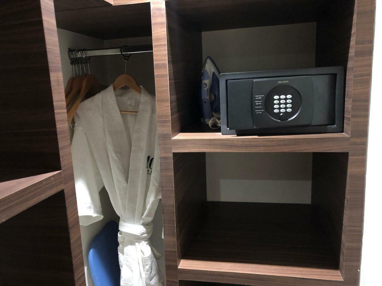 MC Suites Città del Messico Esterno foto A safe in a hotel room