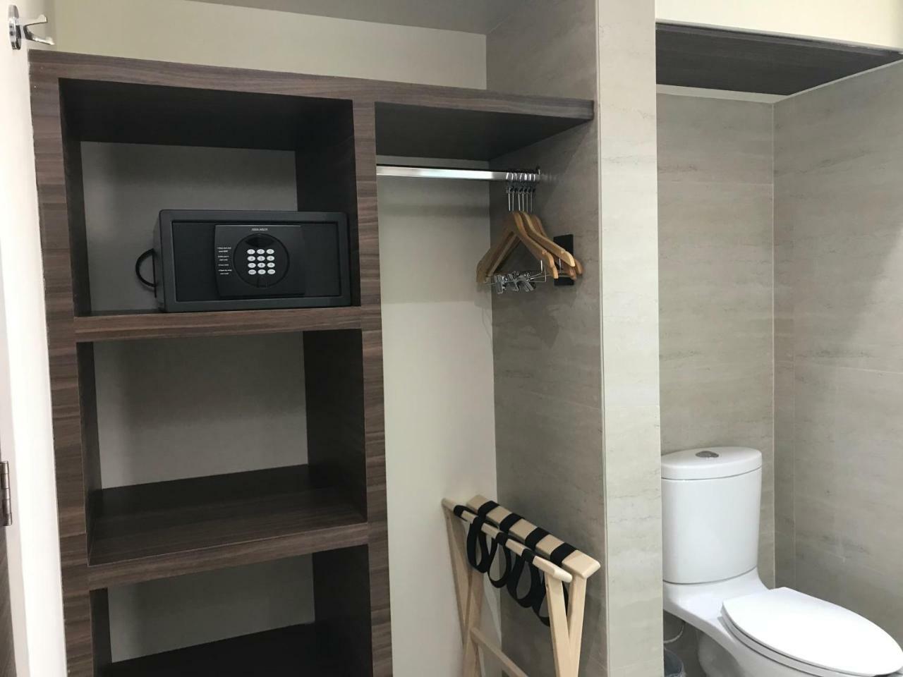 MC Suites Città del Messico Esterno foto A safe in a hotel room