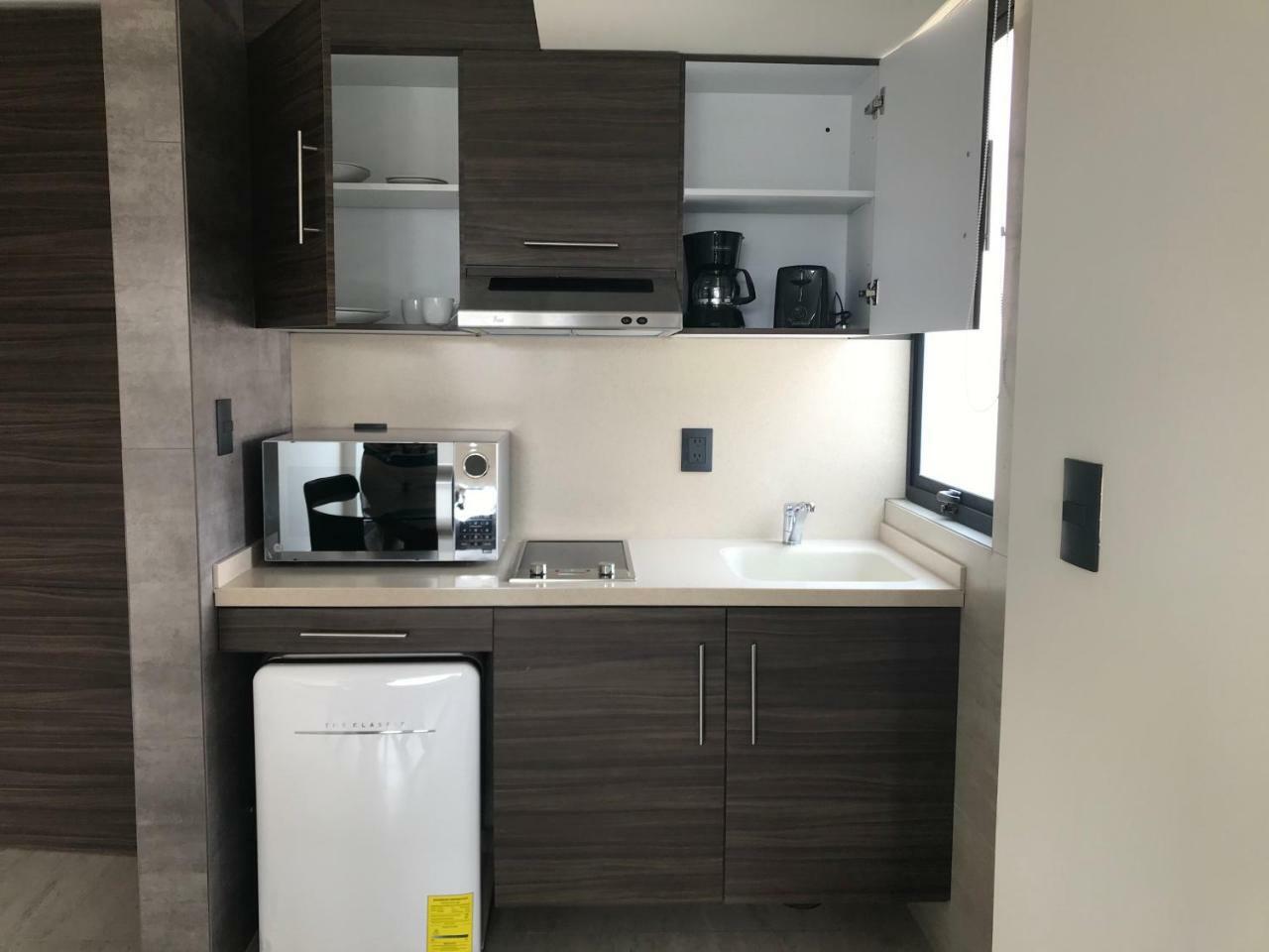 MC Suites Città del Messico Esterno foto A kitchenette in a hotel room