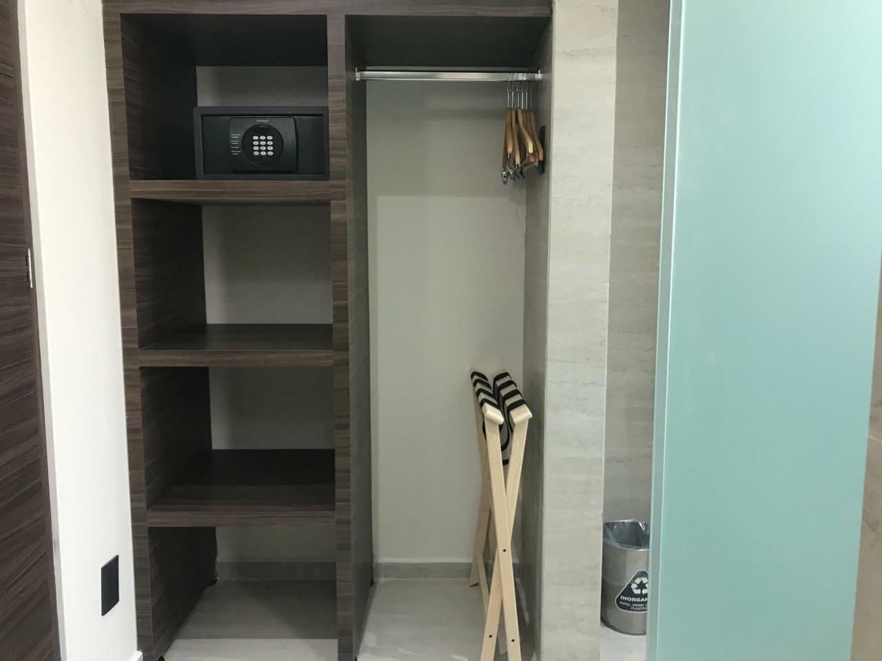 MC Suites Città del Messico Esterno foto A walk-in closet